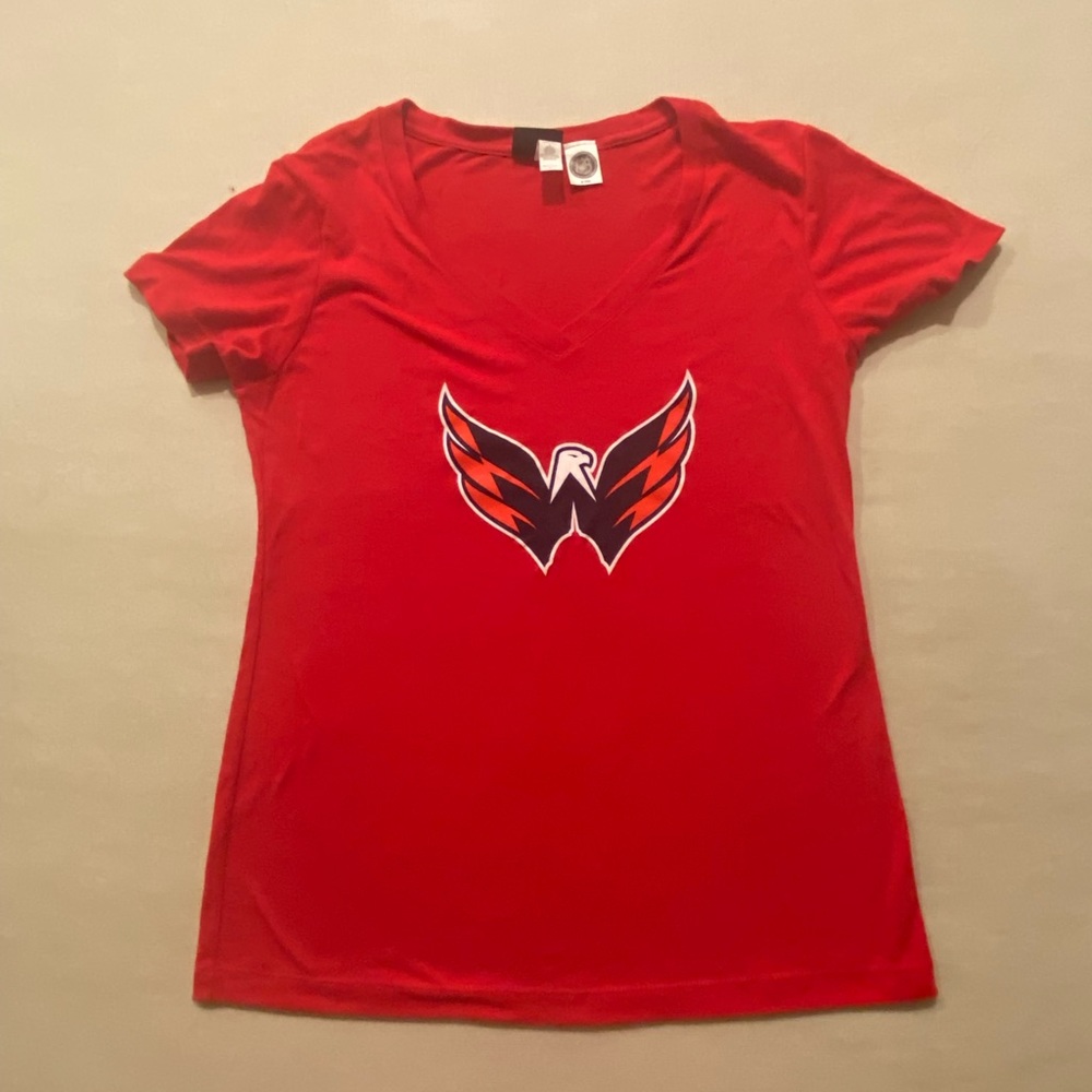 Women’s Washington Capitals short sleeve v-neck tshirt - size large - never worn